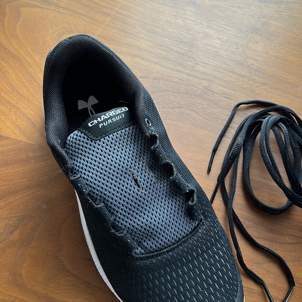 Kids under armor charged pursuit sneaker. Size 5.5Y. Black and white.